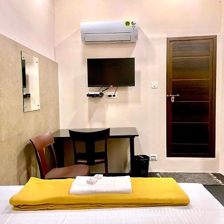 Hotel Reach Residency à Kochi Extérieur photo