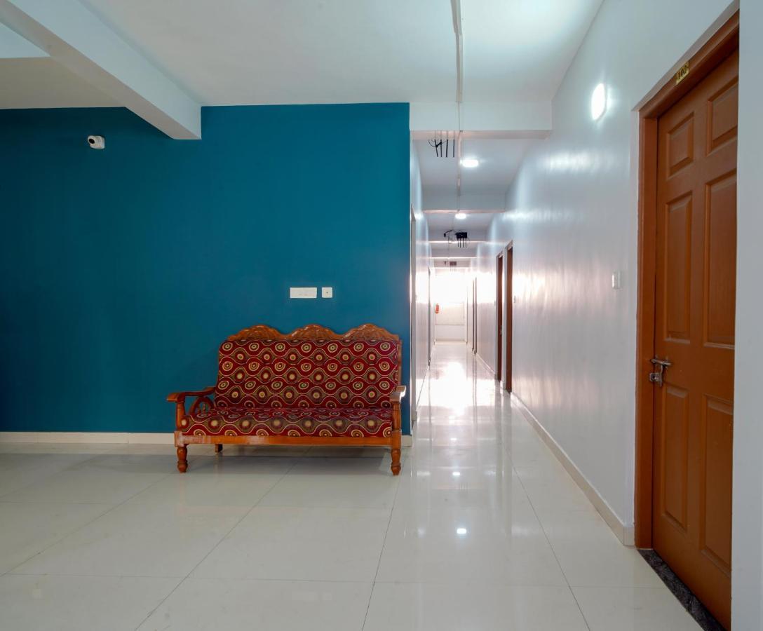 Hotel Reach Residency à Kochi Extérieur photo