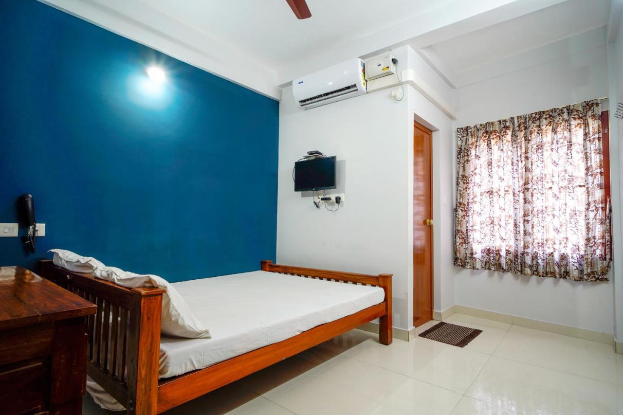 Hotel Reach Residency à Kochi Extérieur photo