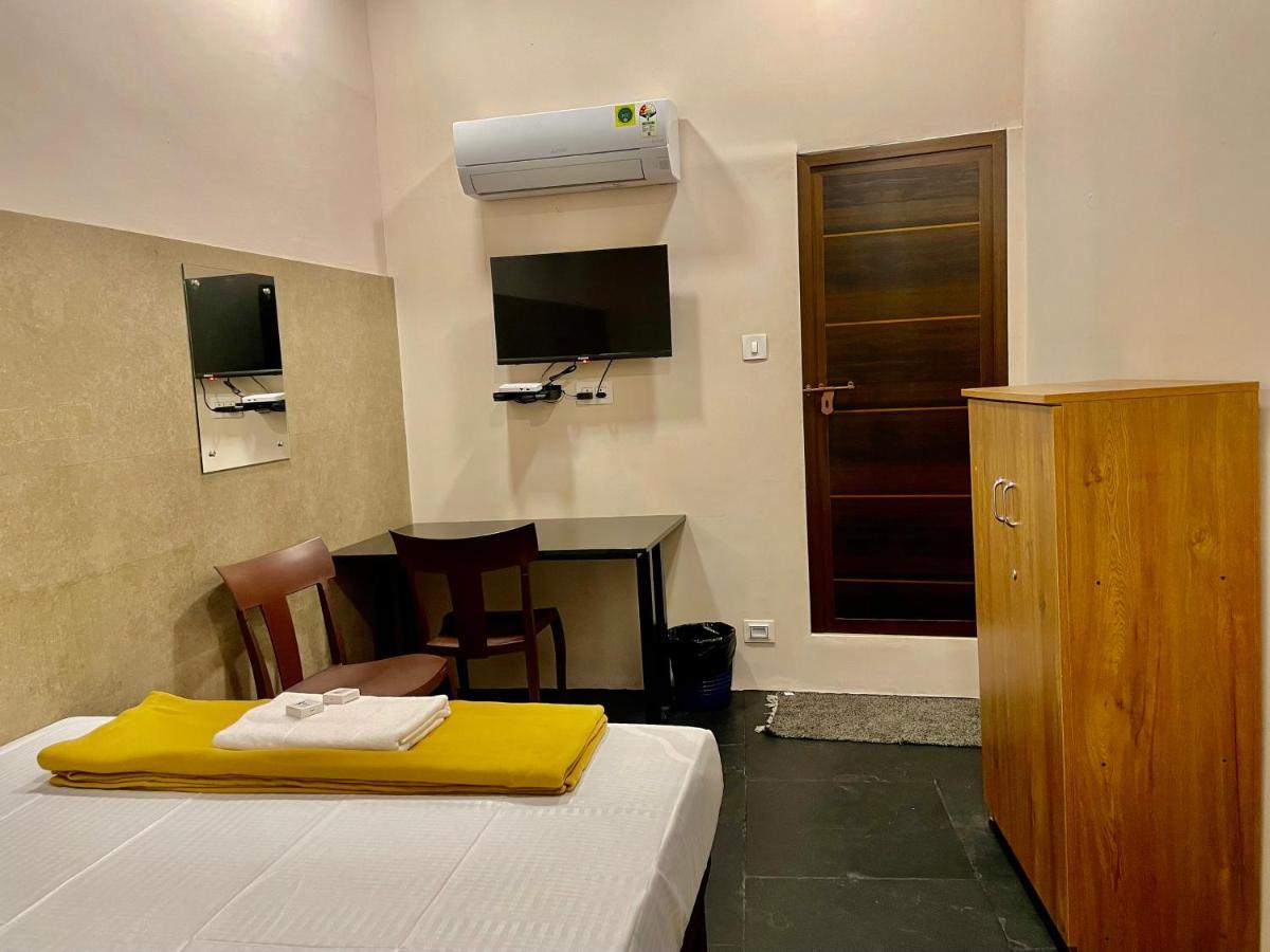 Hotel Reach Residency à Kochi Extérieur photo