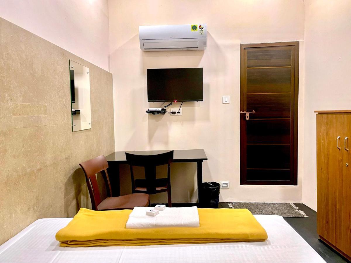 Hotel Reach Residency à Kochi Extérieur photo