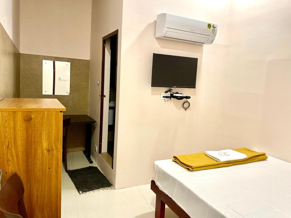 Hotel Reach Residency à Kochi Extérieur photo