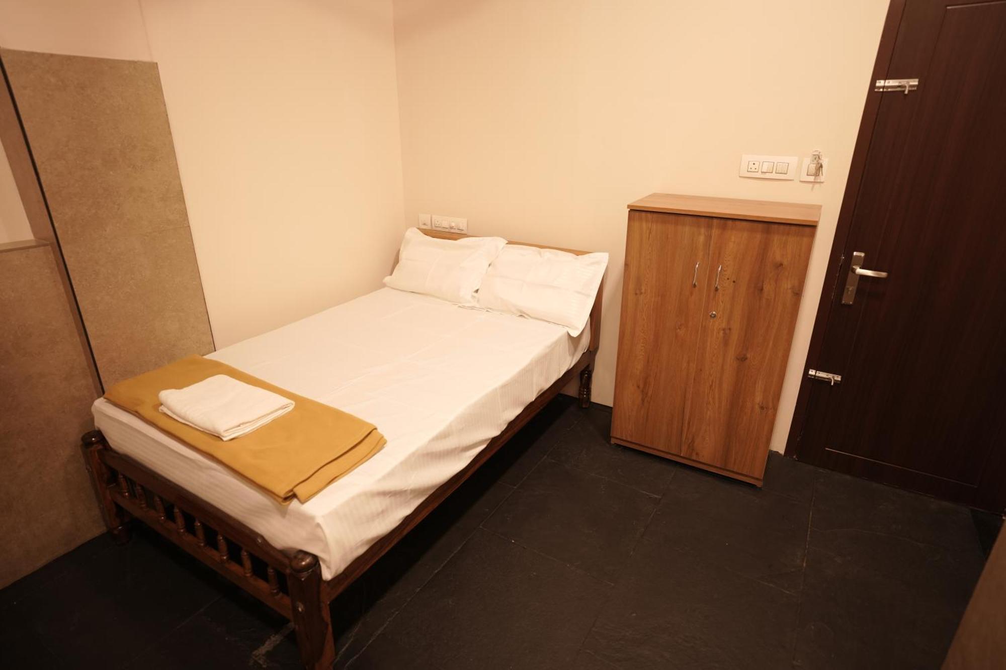 Hotel Reach Residency à Kochi Extérieur photo