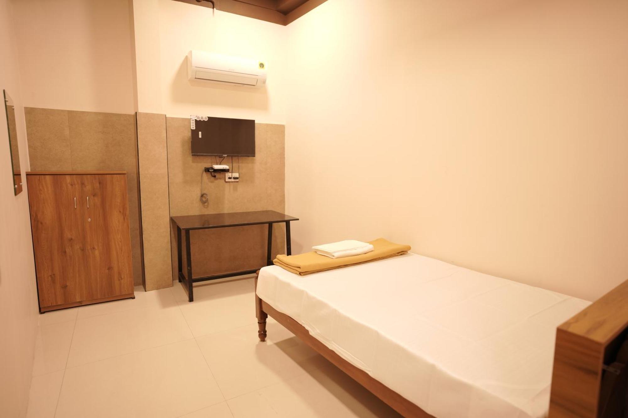 Hotel Reach Residency à Kochi Extérieur photo