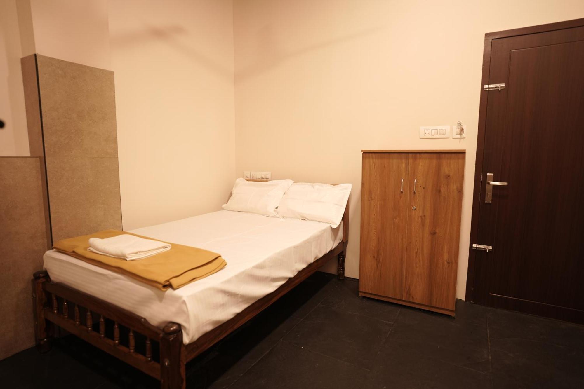 Hotel Reach Residency à Kochi Extérieur photo