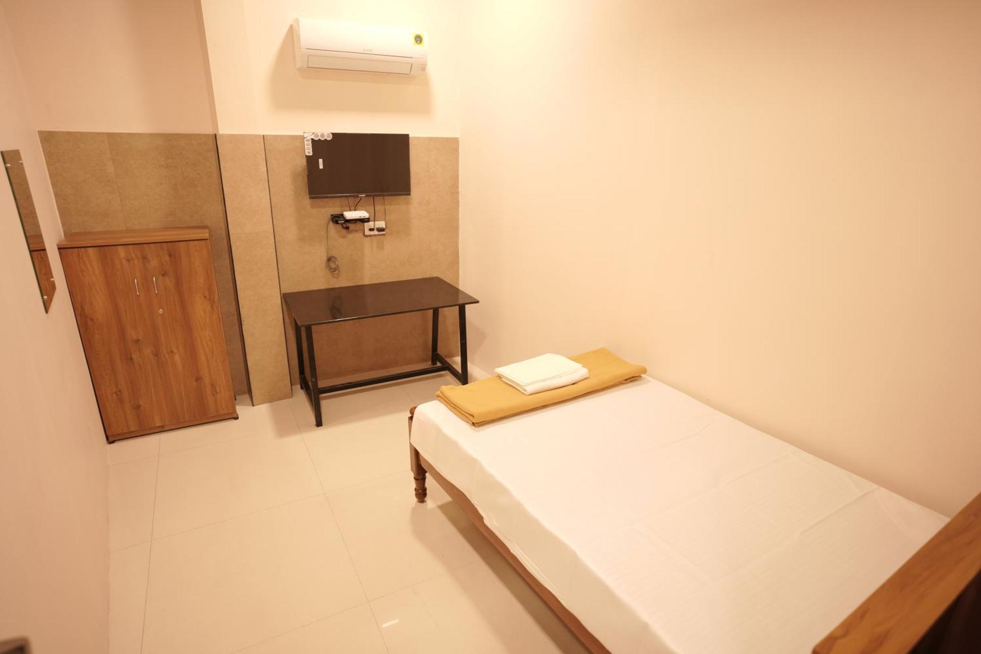 Hotel Reach Residency à Kochi Extérieur photo