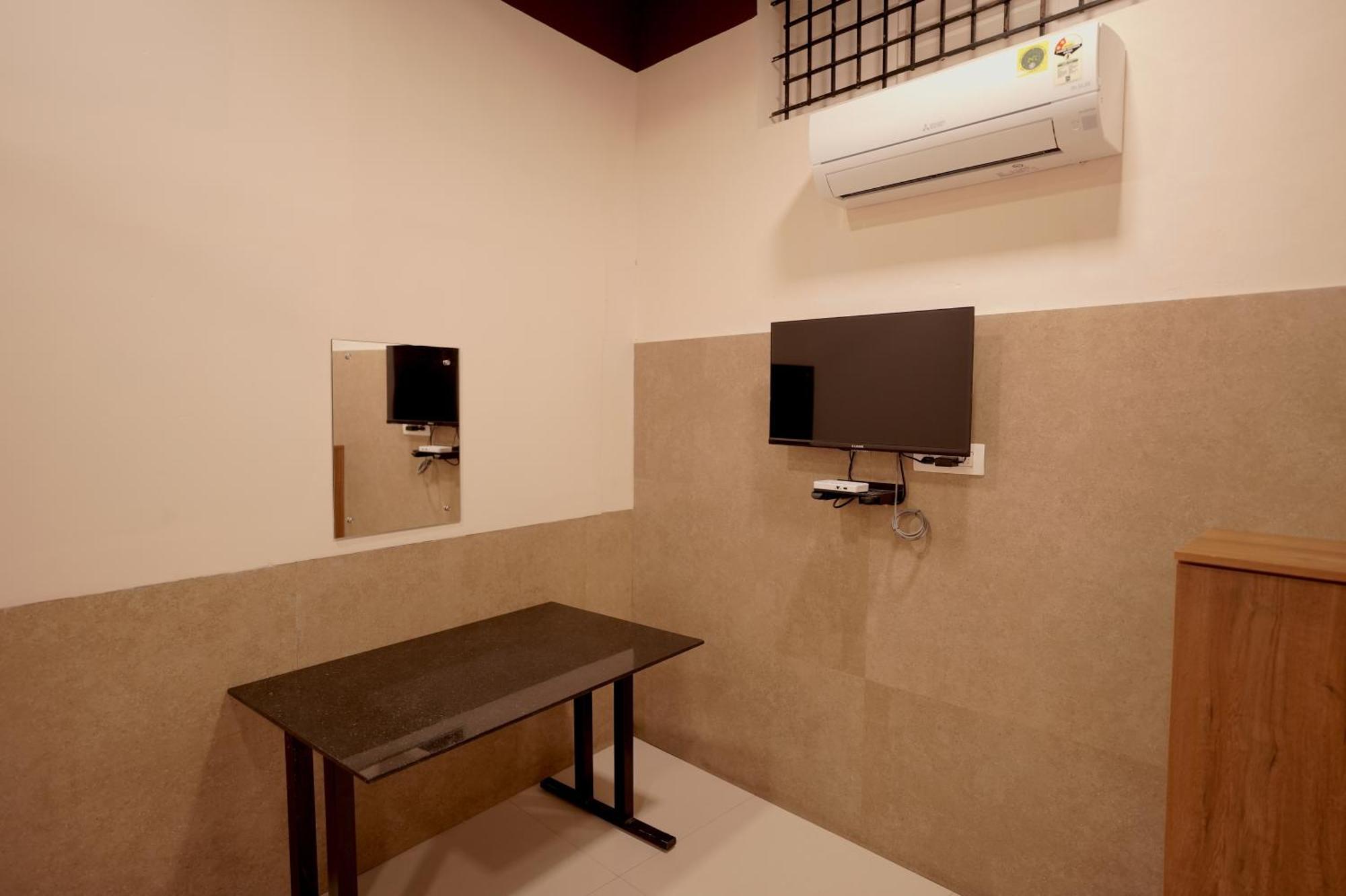 Hotel Reach Residency à Kochi Extérieur photo