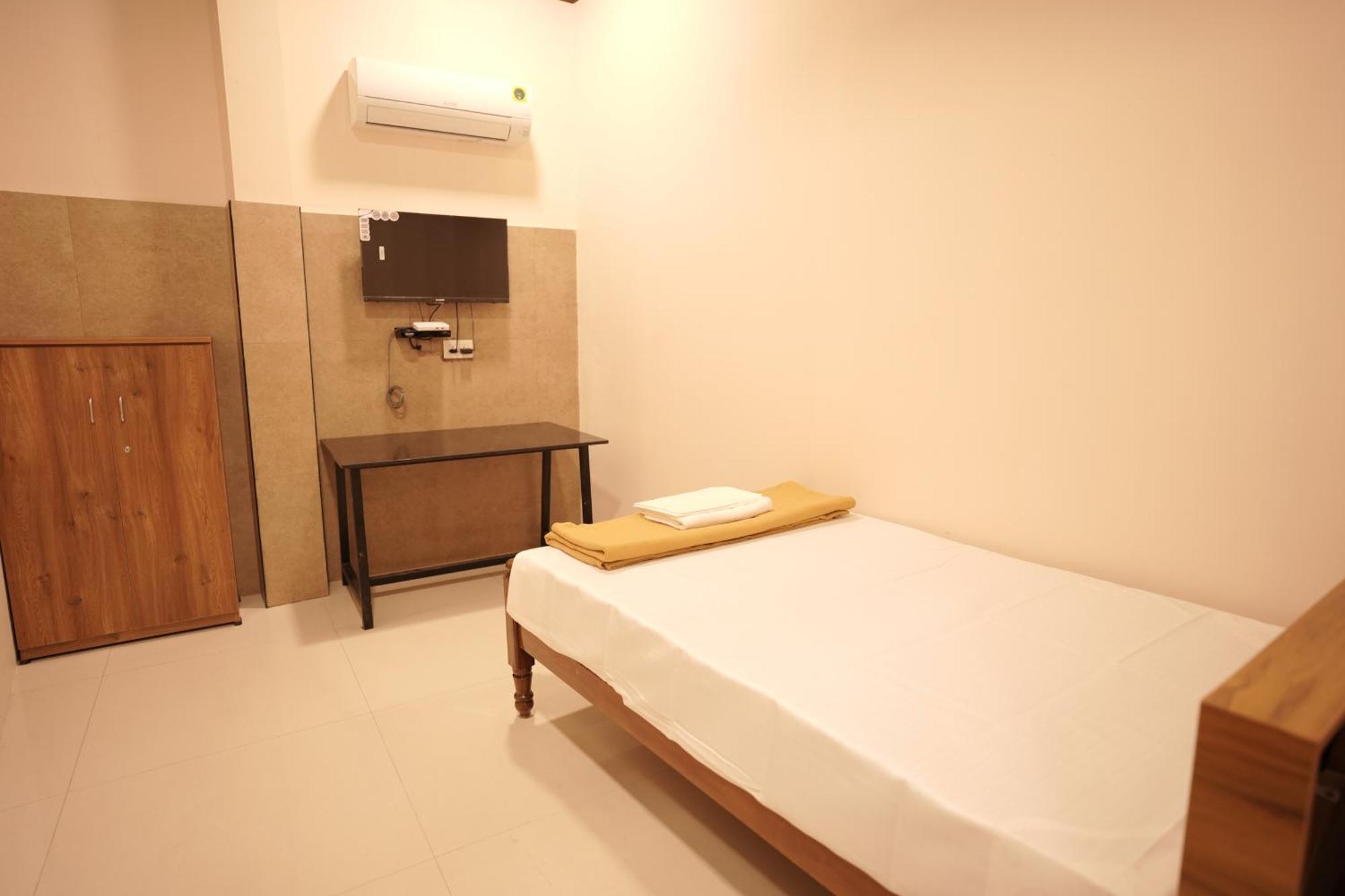 Hotel Reach Residency à Kochi Extérieur photo