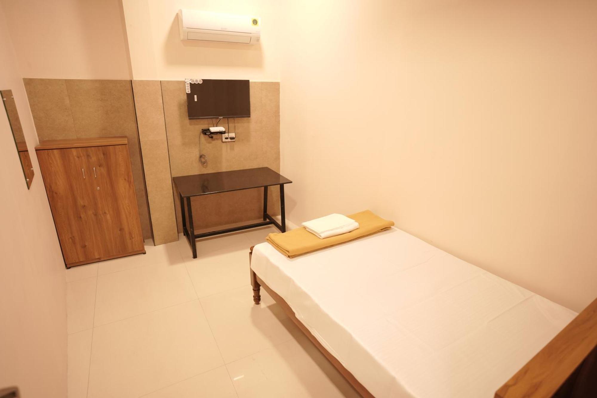Hotel Reach Residency à Kochi Extérieur photo