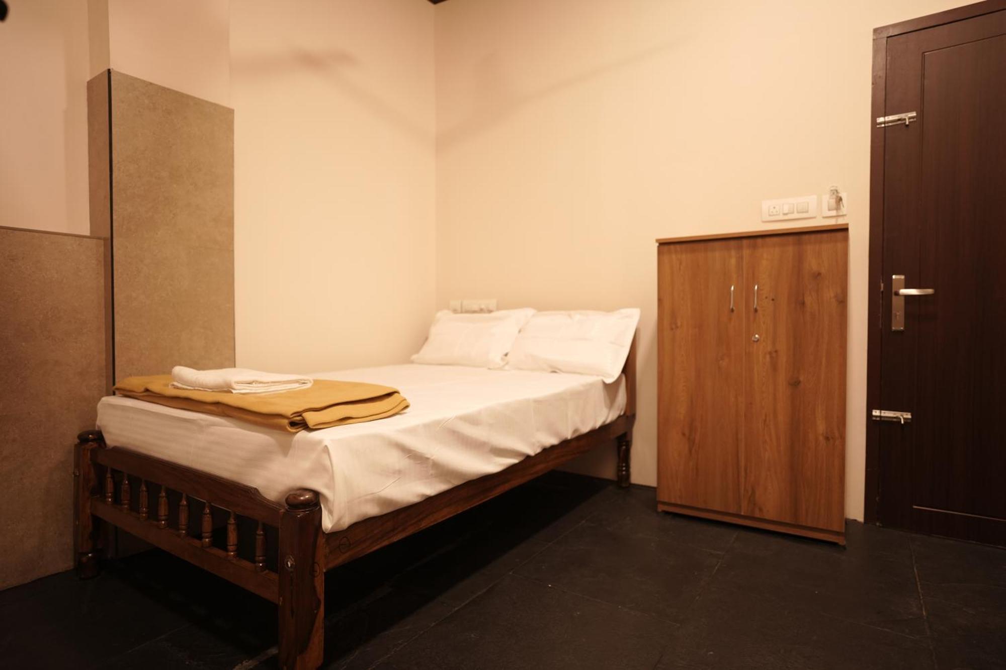 Hotel Reach Residency à Kochi Extérieur photo