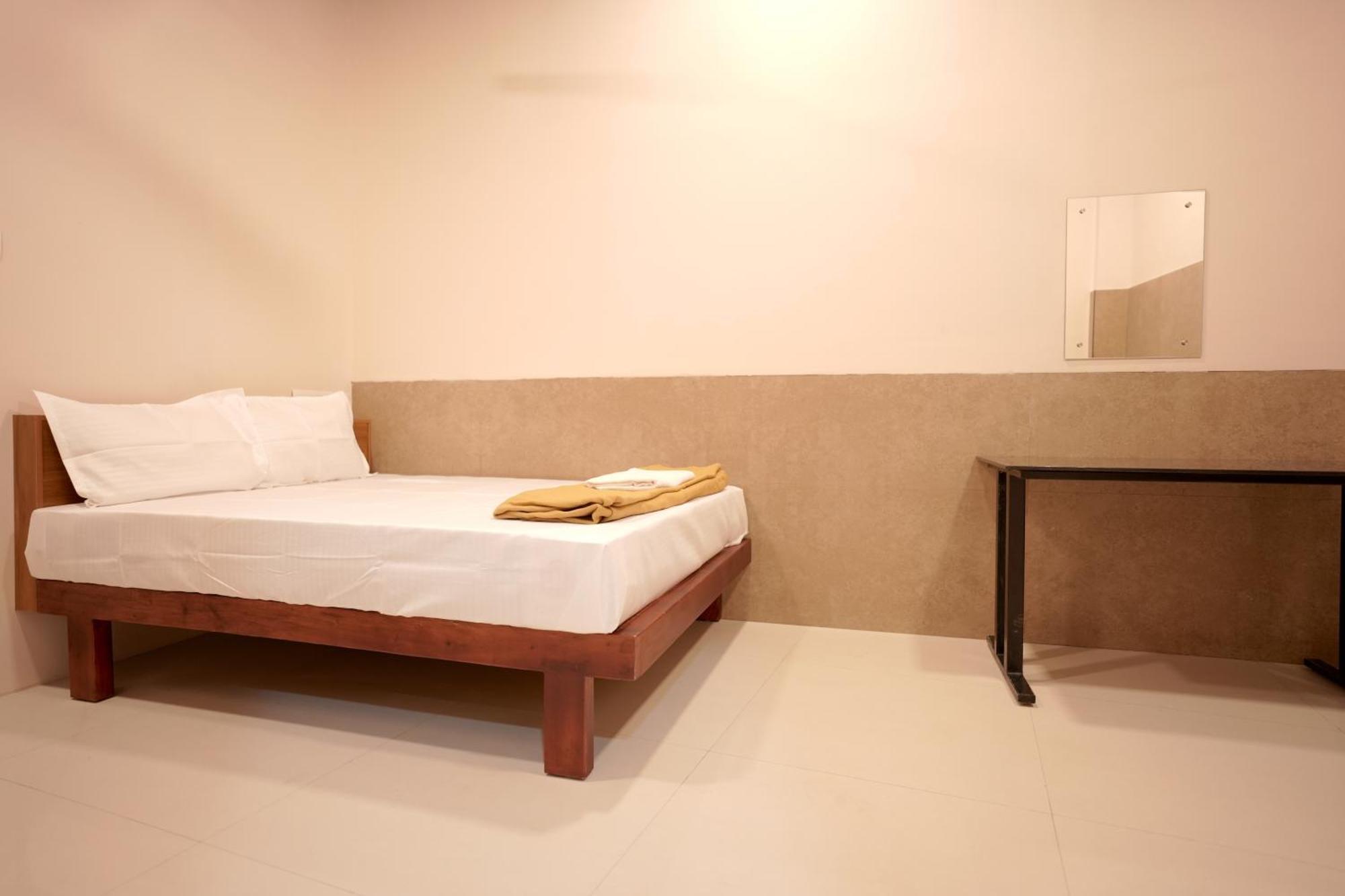 Hotel Reach Residency à Kochi Extérieur photo