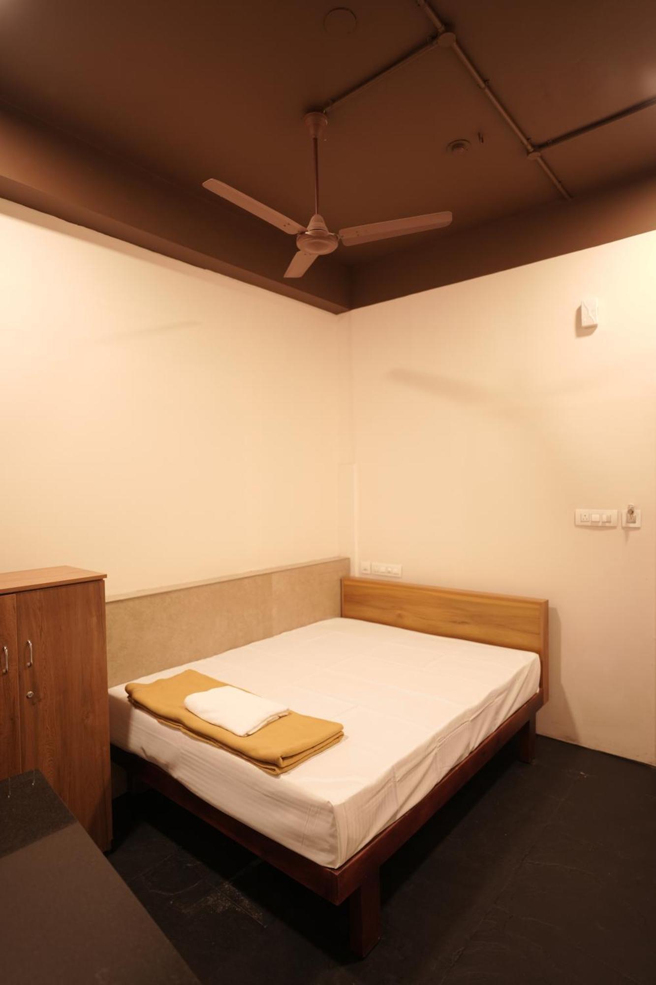 Hotel Reach Residency à Kochi Extérieur photo