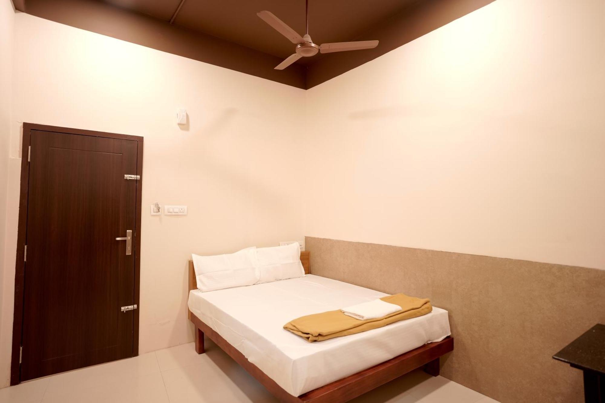 Hotel Reach Residency à Kochi Extérieur photo