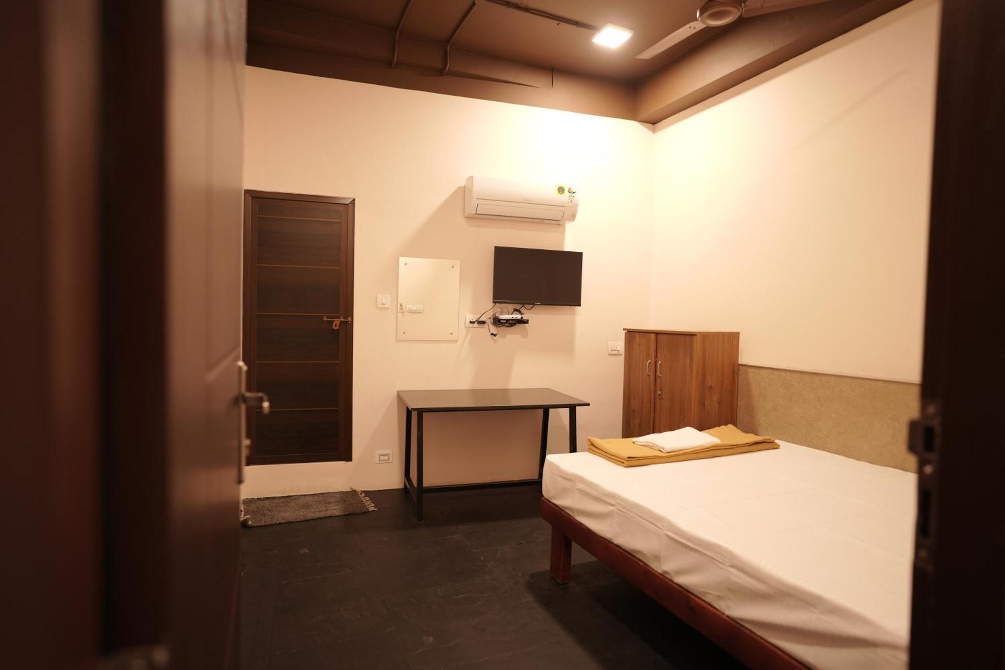 Hotel Reach Residency à Kochi Extérieur photo