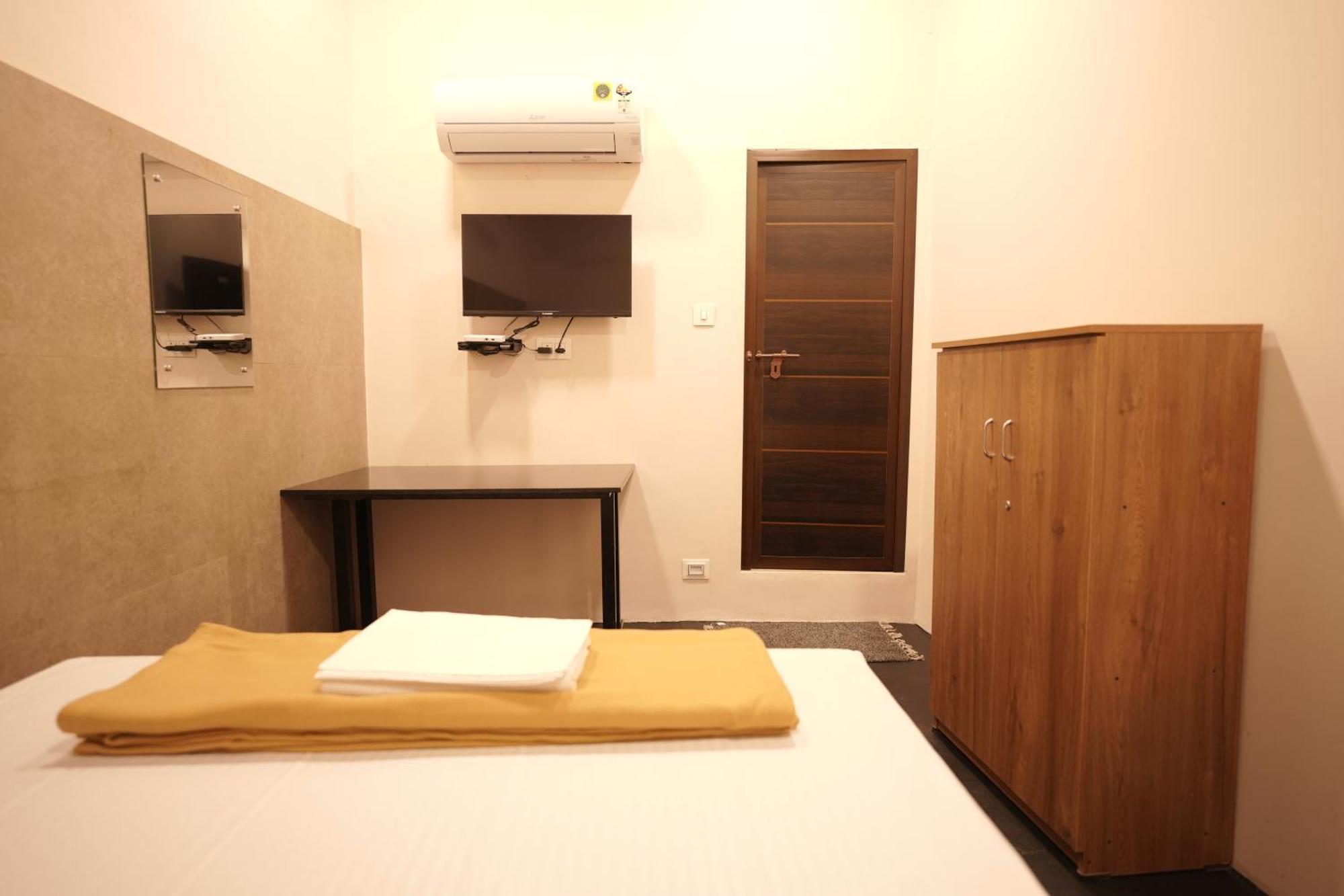 Hotel Reach Residency à Kochi Extérieur photo
