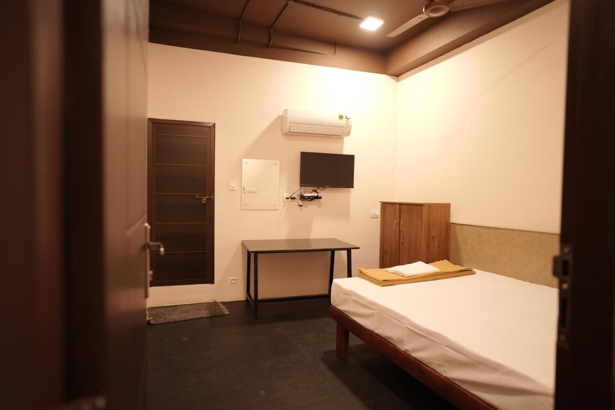 Hotel Reach Residency à Kochi Extérieur photo