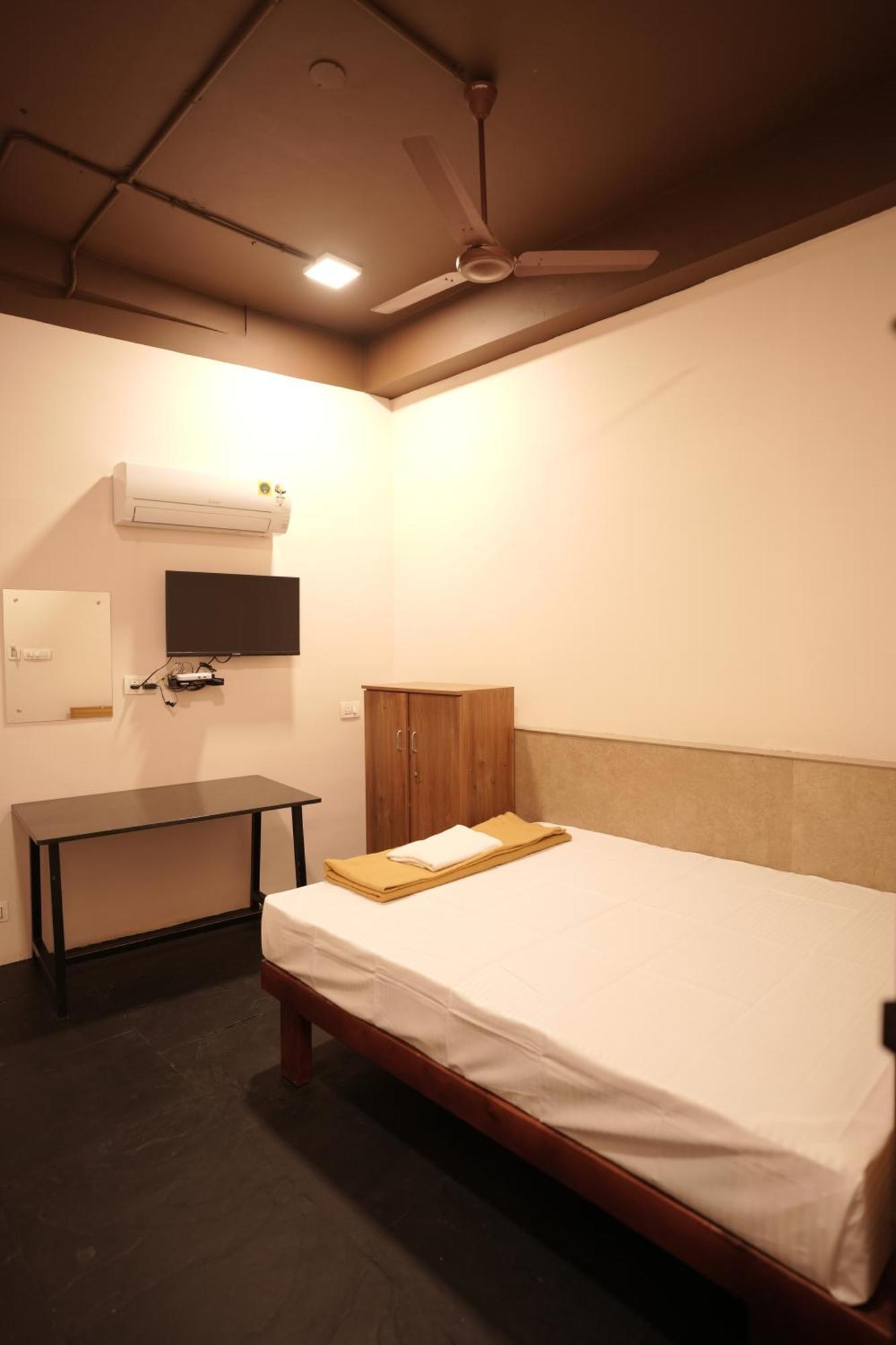Hotel Reach Residency à Kochi Extérieur photo