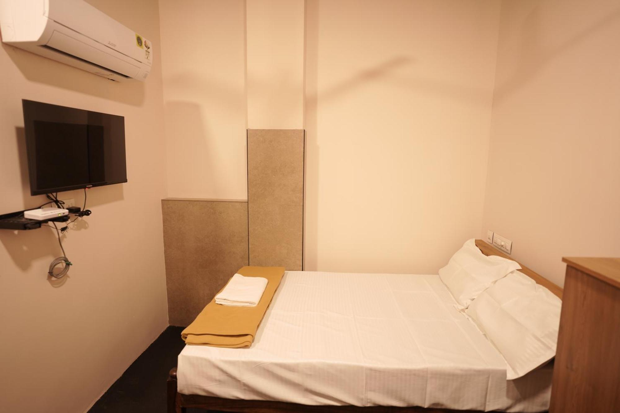 Hotel Reach Residency à Kochi Extérieur photo
