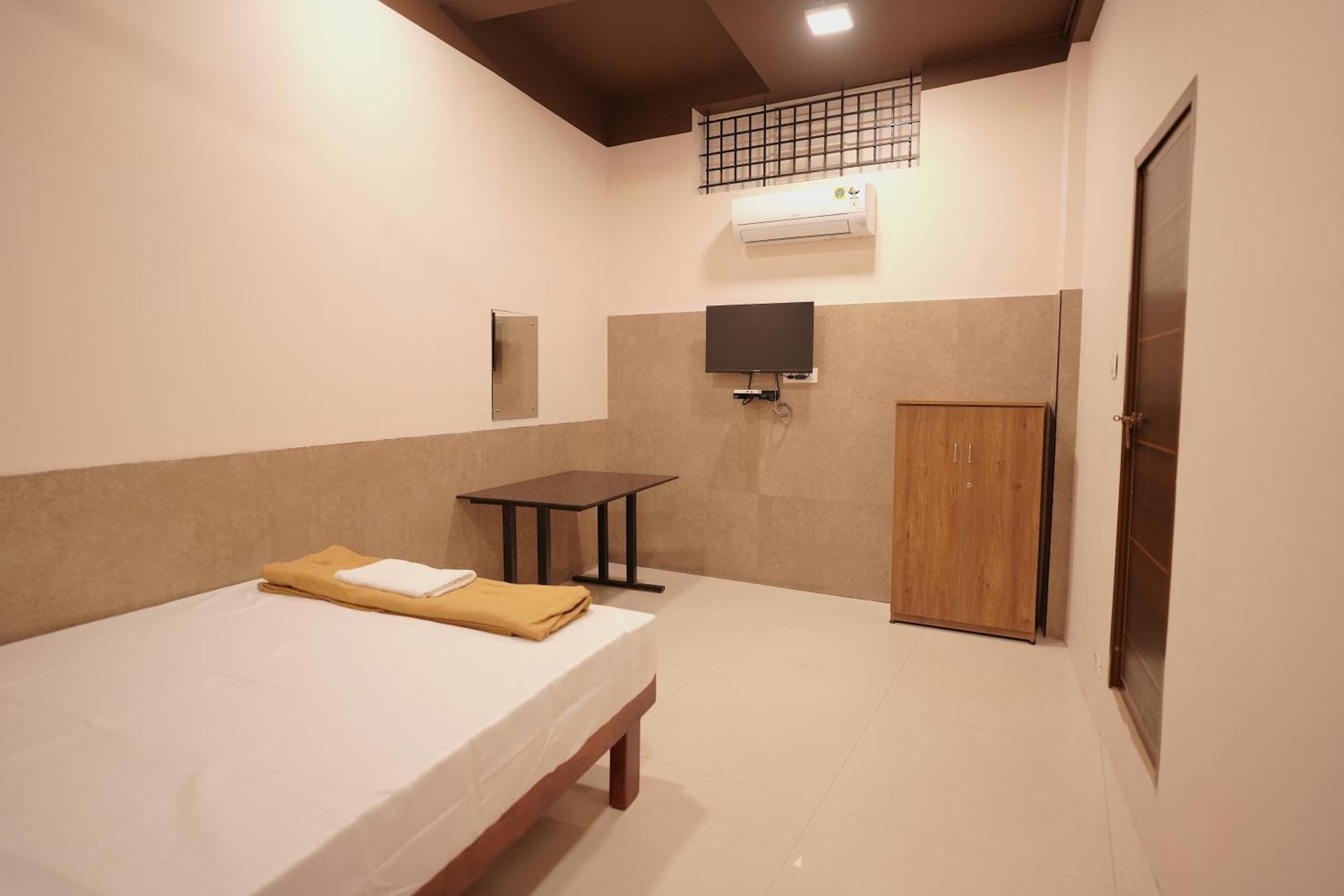 Hotel Reach Residency à Kochi Extérieur photo