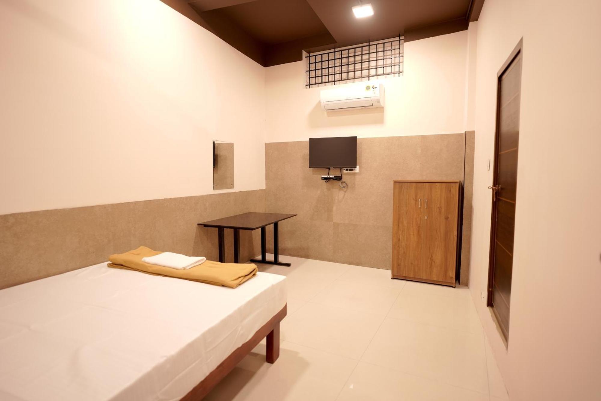 Hotel Reach Residency à Kochi Extérieur photo