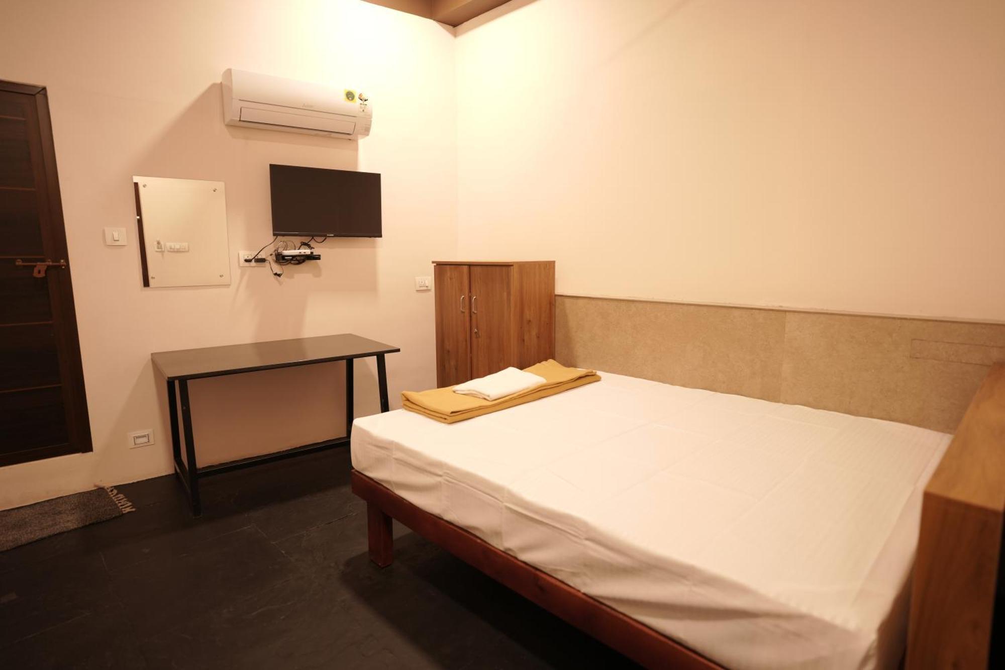 Hotel Reach Residency à Kochi Extérieur photo