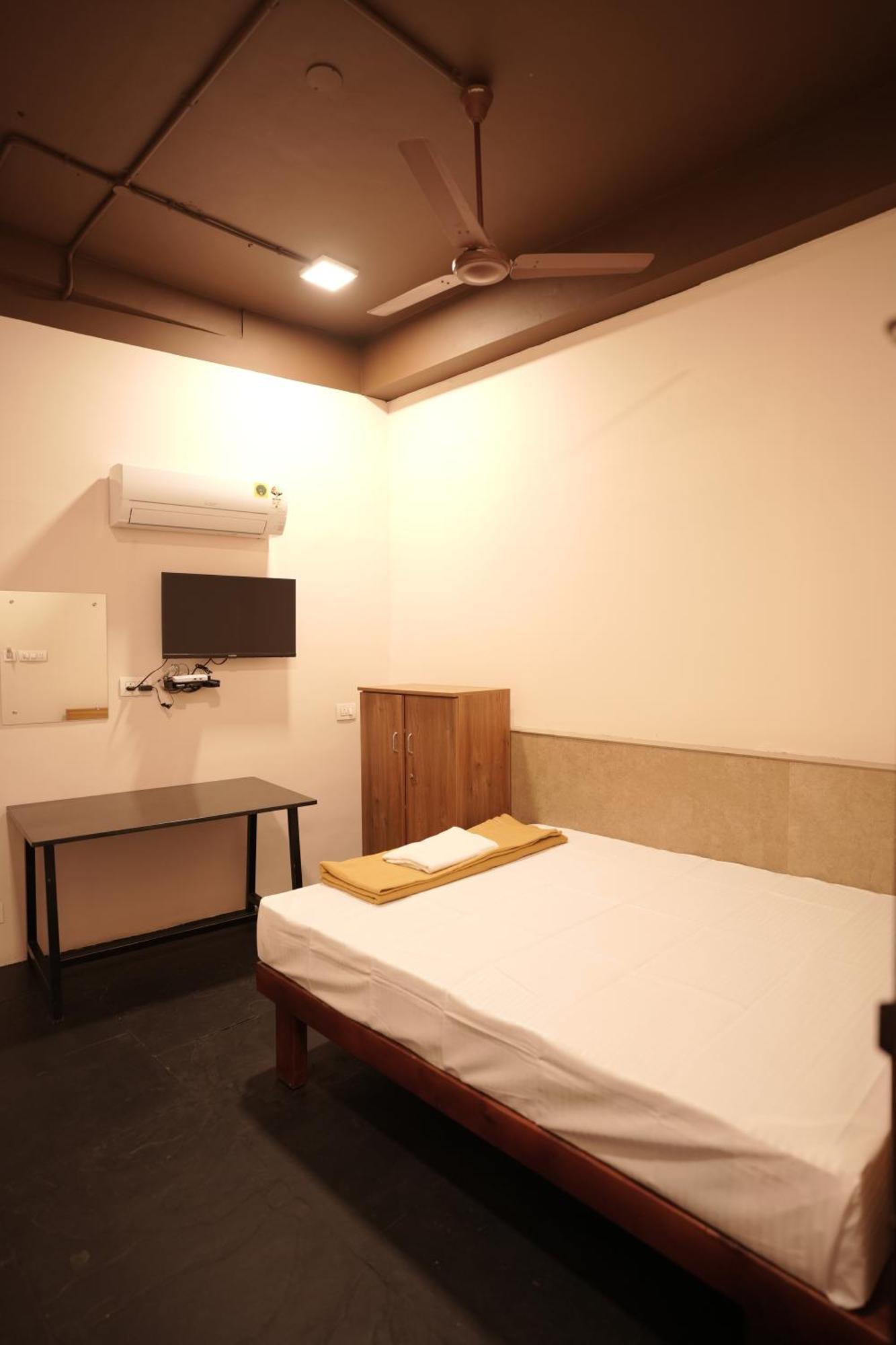 Hotel Reach Residency à Kochi Extérieur photo