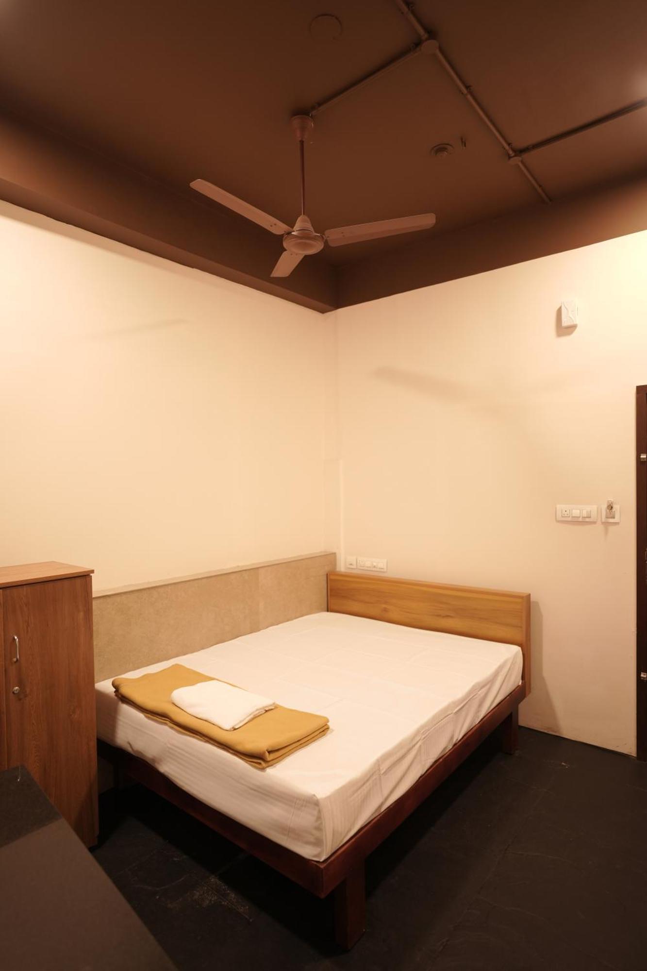 Hotel Reach Residency à Kochi Extérieur photo