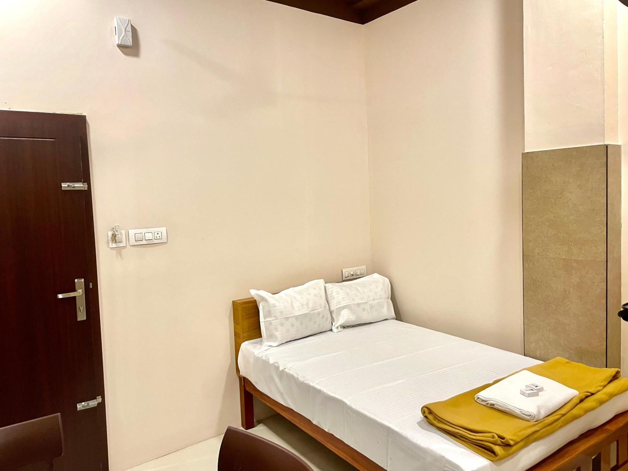 Hotel Reach Residency à Kochi Extérieur photo